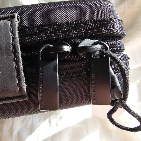 Briggs and Riley Hard-Shell Small Amenities Kit - NWT - Picture 5 of 9